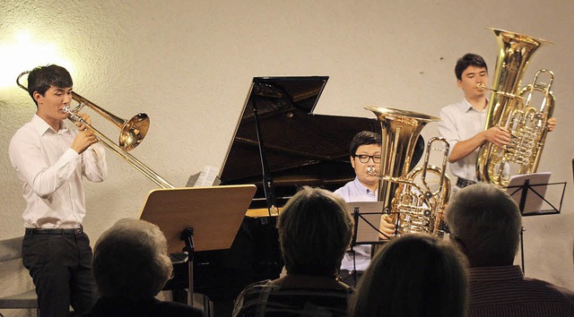 Maximilian Wagner-Shibata an der Tuba,...lles Konzertprogramm in der Kornhalle.  | Foto: Christiane Franz