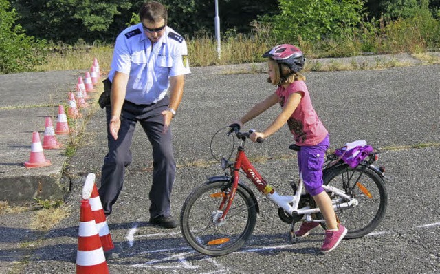 Soviel Platz httest du noch gehabt: Polizist Georg Schindler im Einsatz  | Foto: Georg Vo