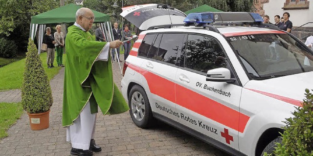 Nach einem Gottesdienst wurde auf dem ...von Pfarrer Ansgar Kleinhans geweiht.   | Foto: Josef Faller