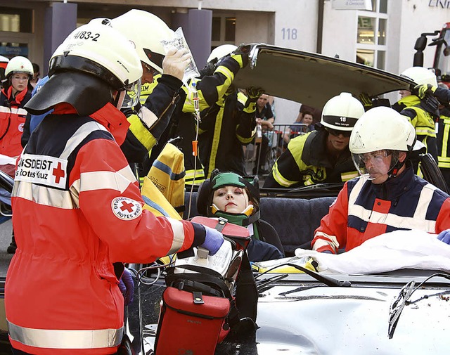 Rettungskrfte von DRK, Feuerwehr und ...s bei Schaubungen wie dieser erleben.  | Foto: Privat