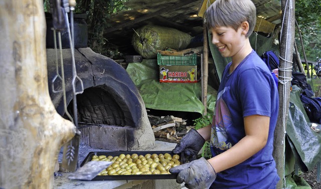 Kinder lernen morgens sich selbst zu versorgen und mittags den Umgang mit dem PC  | Foto: Jacqueline Grundig