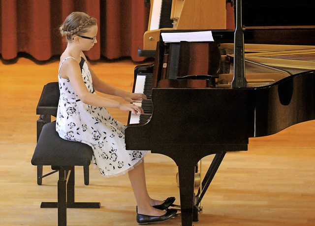 Anna-Lena Fait spielt Chopins &#8222;Polonaise gis-Moll&#8220;.   | Foto: Wolfgang  Knstle