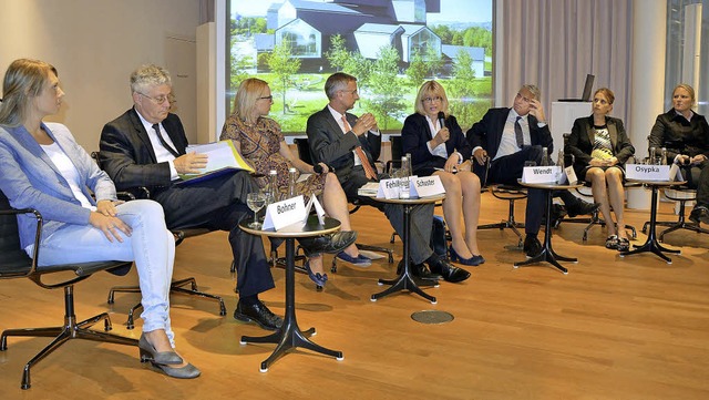 Podiumsdiskussion zum Themenkomplex Ve...en in Fhrungspositionen im Vitra-Haus  | Foto: Michael Gilg