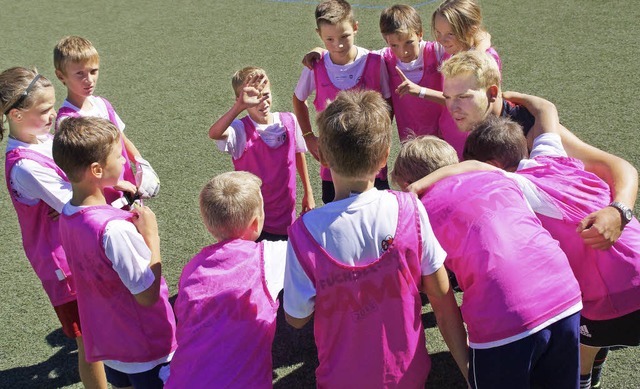 Ein Spiel kann man nur mit der ganzen ...11; die Teambesprechung  gehrt dazu.   | Foto: Wehrle