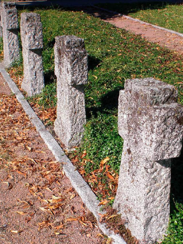 Christine Krug: Kriegsgrber.  Es ist auf dem Wollbacher Friedhof aufgenommen.