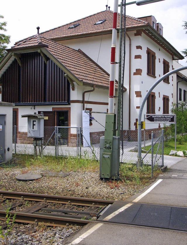 In einem frheren Bahnwrterhuschen b...;Gedenksttte fr Flchtlinge&#8220;.   | Foto: Daniel Gramespacher