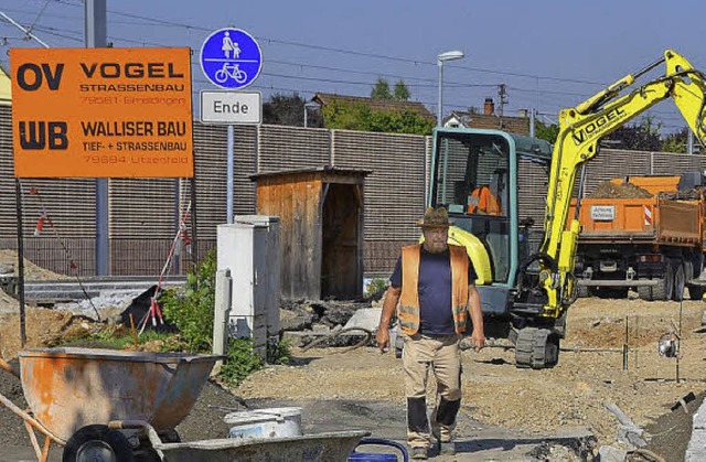 Steht etwas verloren auf der Busbahnho... alte Wartehuschen in der Bildmitte.   | Foto: Markus Maier