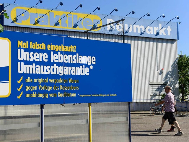 Versprechen aus einer anderen Zeit: Praktiker-Filiale im Gewerbegebiet Haid.   | Foto: Ingo Schneider