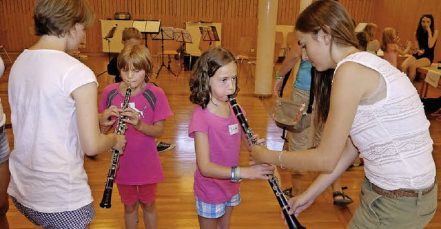 Die Kinder konnten verschiedene Instrumente testen.  | Foto: Hlter-hassler