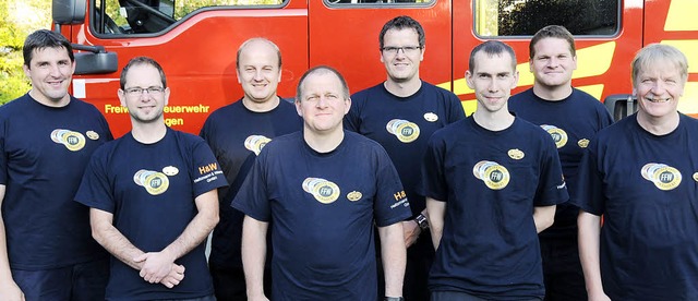 Die Gold-Jungs der Feuerwehr-Leistungs...rts heftet. Im Bild fehlt Tobias Held.  | Foto: Dietmar Noeske