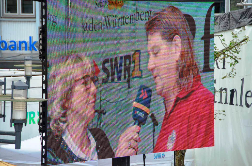 Moderatorin Petra Klein mit Martin Buhl von der Kserei Monte Ziego.