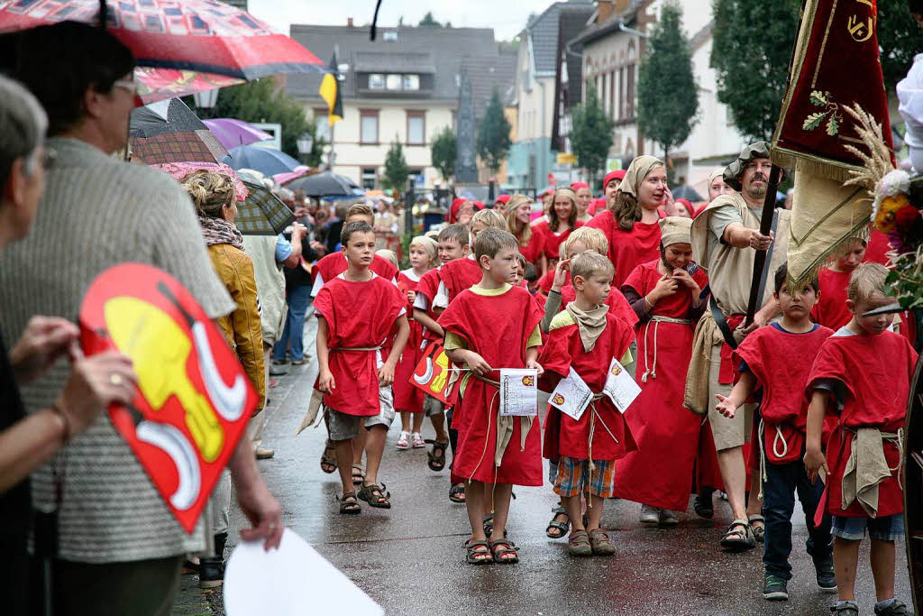 Der Nieselregen konnte der bunten Umzugsschau beim Kippenheimer Dorffest nichts anhaben.