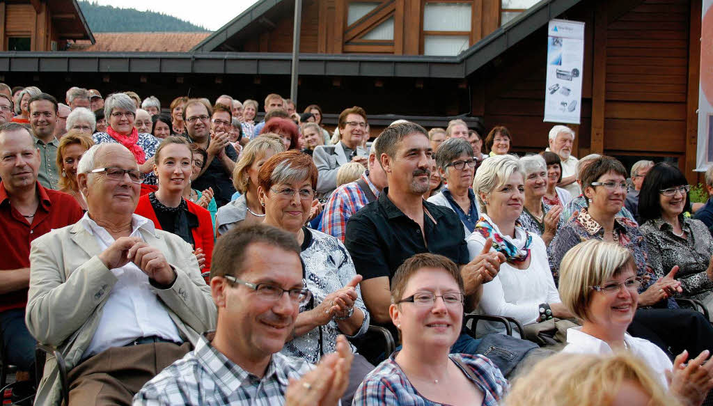 Ausgelassene Stimmung und farbenfrohe Kostme: Impressionen von der Premiere von Robin Hood in Seelbach.