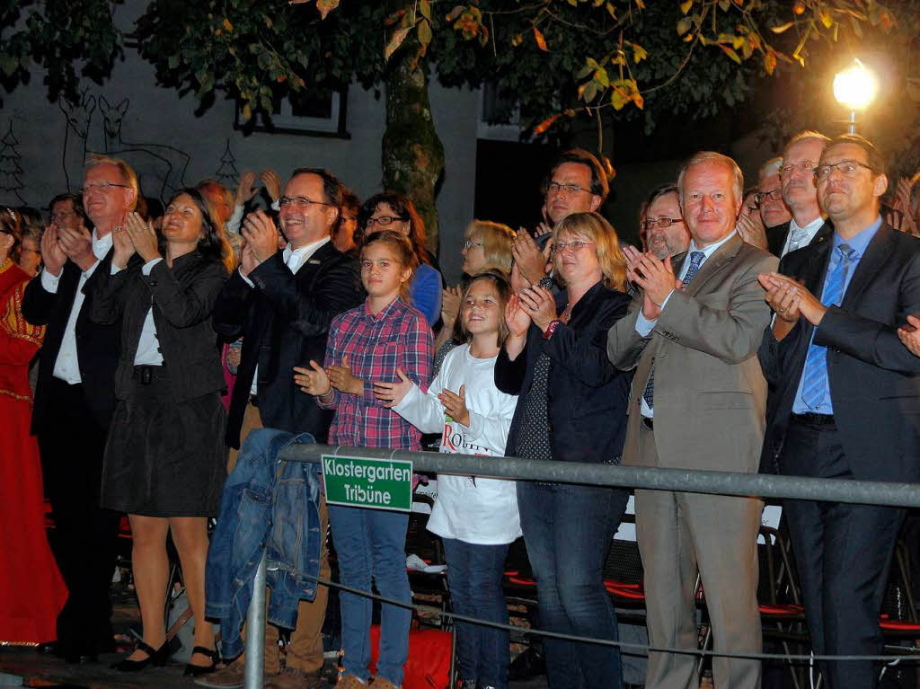 Ausgelassene Stimmung und farbenfrohe Kostme: Impressionen von der Premiere von Robin Hood in Seelbach.