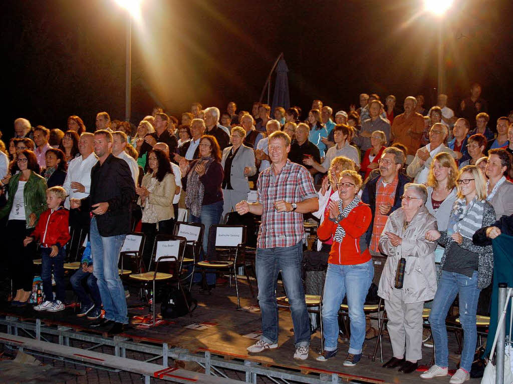 Ausgelassene Stimmung und farbenfrohe Kostme: Impressionen von der Premiere von Robin Hood in Seelbach.