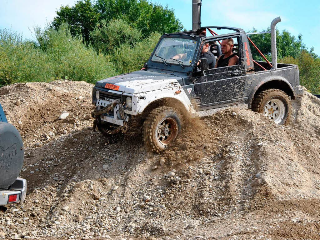 Über Stock und Stein und durch Matsch und Schlamm ging’s beim fünften Offroad-Abenteuer in Hottingen. Über Stock und Stein und durch Matsch und Schlamm ging’s beim fünften Offroad-Abenteuer in Hottingen.