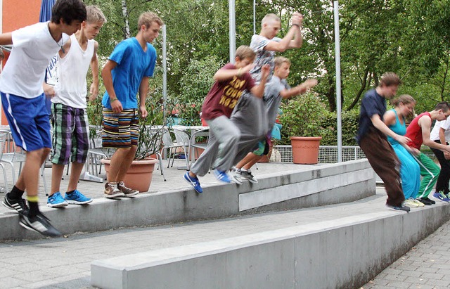 Der Sprung von Mauer zu Mauer ist eine der Techniken beim Parkour.  | Foto: Katharina Bartsch