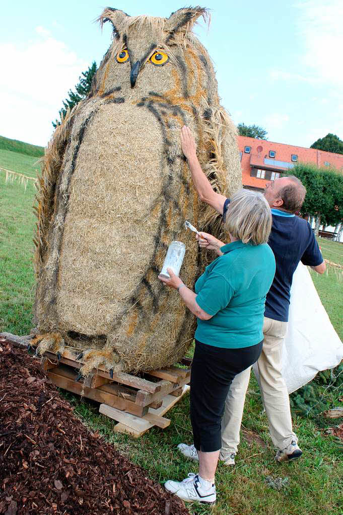Bis zum Schluss arbeiten die Mitglieder der zwölf Vereine an ihren Skulpturen. Bis zum Schluss arbeiten die Mitglieder der zwölf Vereine an ihren Skulpturen.