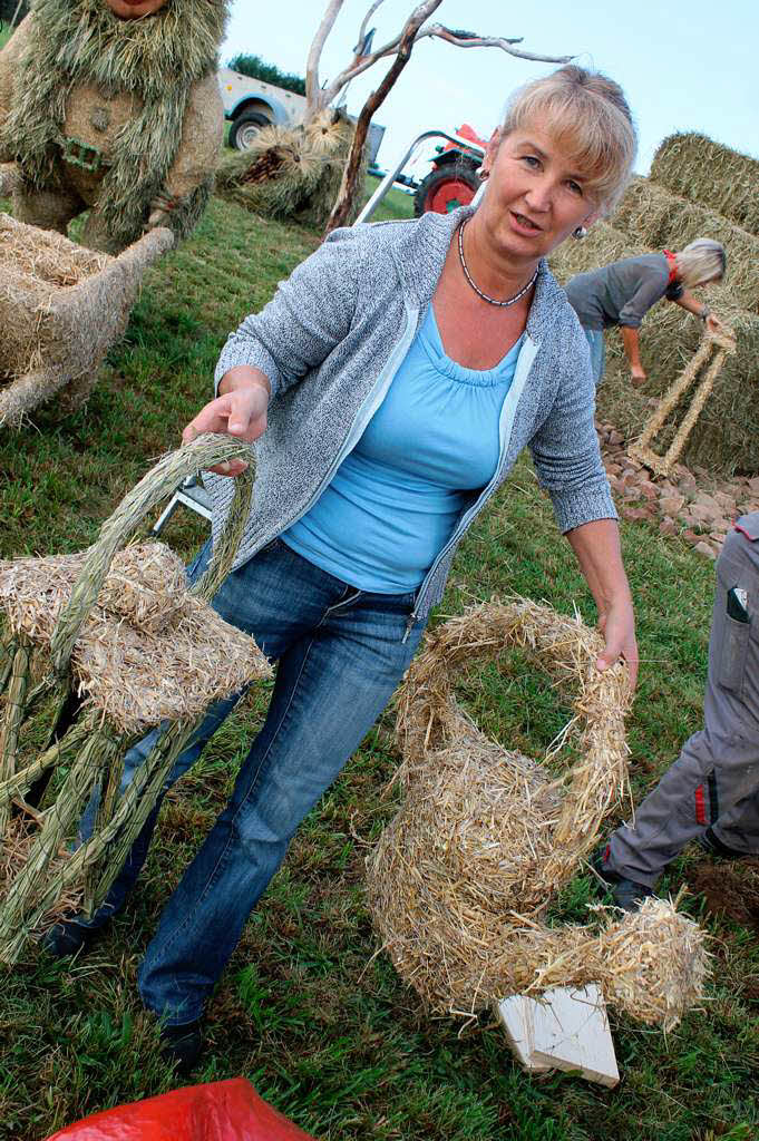 Bis zum Schluss arbeiten die Mitglieder der zwölf Vereine an ihren Skulpturen. Bis zum Schluss arbeiten die Mitglieder der zwölf Vereine an ihren Skulpturen.