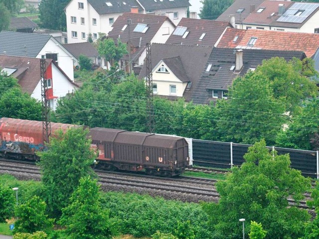 Wird der Gterverkehr auf der Rheintal...Zukunft parallel zur Autobahn gefhrt?  | Foto: Frank Kiefer