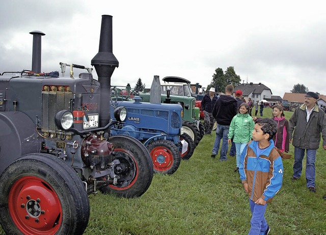 Jung und Alt interessierten sich fr die Oldtimer.  | Foto: Christiane Sahli