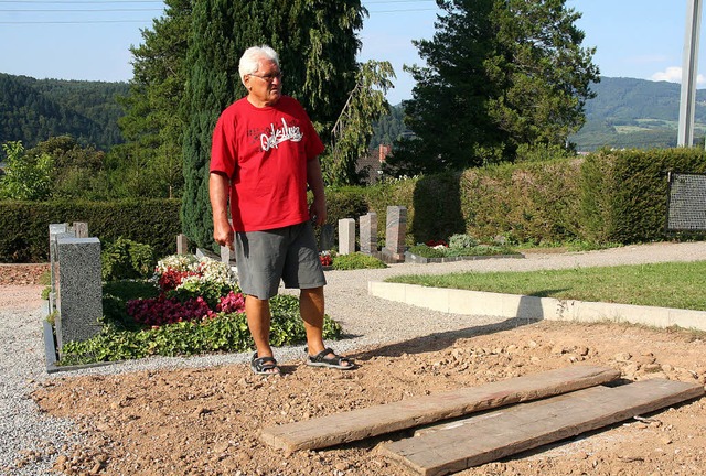 Auf dem Wiechser Friedhof wird ein hal... nach Fertigstellung wieder begrnt.    | Foto: Marlies Jung-Knoblich