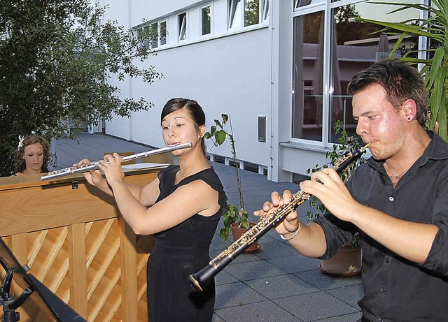 Eine sommerliche Abendserenade gaben (... und Jakob Scherzinger in Oberrotweil.  | Foto: hans-jochen voigt