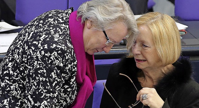 Annette Schavan (CDU), ehemals Forschu... mit Nachfolgerin  Johanna Wanka (r.)   | Foto: dpa