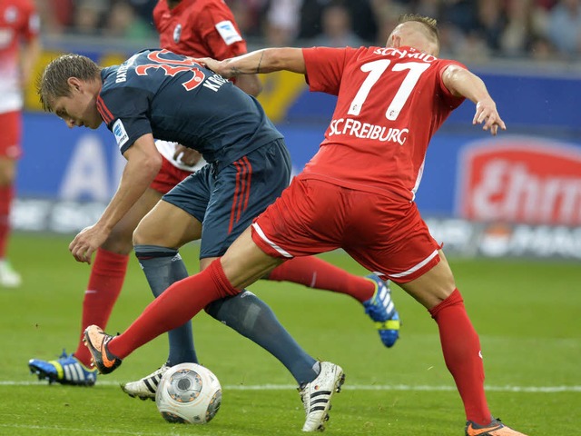 Jonathan Schmid &#8211; der Mann mit d...r &#8211; bleibt dem SC Freiburg treu.  | Foto: AFP