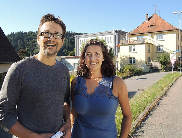 Im  Fabrikgebude der ehemaligen Elza-... Kaldewey  und Lena Mayer freuen sich.  | Foto: Kurt Meier