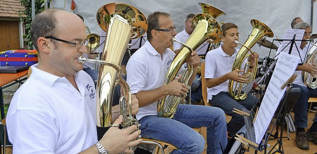 Die Utzenfluh-Musikanten spielten beim Dorffest zum  Frhschoppen.  | Foto: Paul Berger