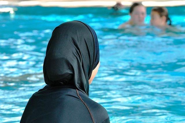 Gericht: Muslimische Mädchen müssen mitschwimmen