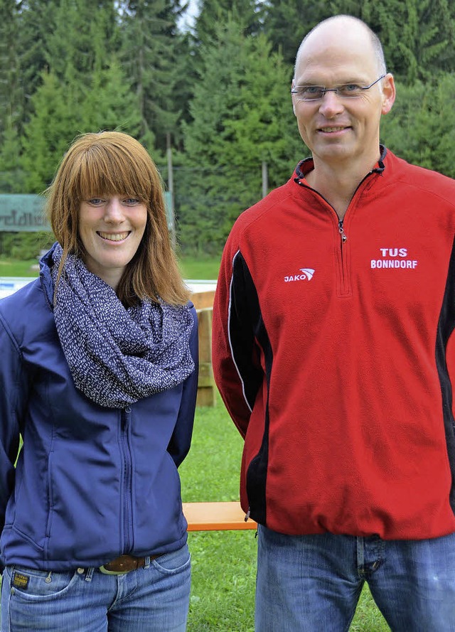 Olaf Thor freut sich, mit Kathrin Schw...Team der TuS-Leichtathleten zu haben.   | Foto: Khnemund