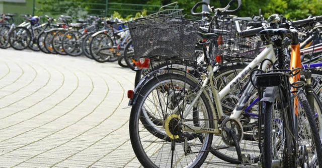 Nach den Sommerferien sind die Fahrrad...eim Schulzentrum wieder  gut gefllt.   | Foto: Ralf H. Dorweiler