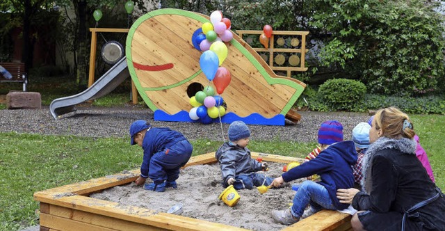 Die &#8222;Kleinen Entdecker&#8220; haben den neuen Spielplatz lngst entdeckt.   | Foto: Ingo Schneider