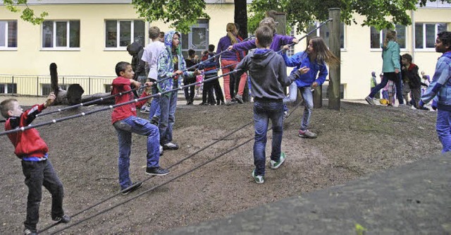 Der Bewegungsdrang in der Pause auf de...aupp-Schulhof in Denzlingen ist gro.   | Foto: Frank Kiefer