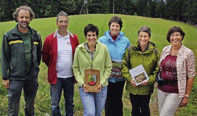 Beim Naturkunde-Quiz gab es schne Pre...g und Dorothea Fehrenbach (von links).  | Foto: horst Dauenhauer