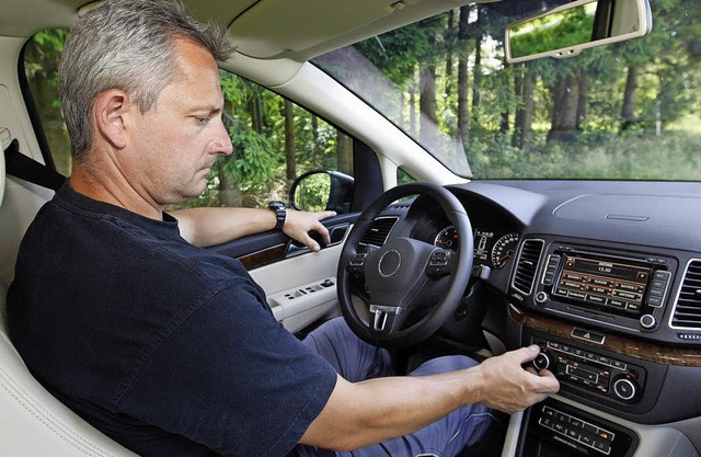 Autofahrer am Steuer seines Wagens  | Foto: Firmenmaterial BZ