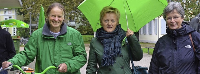 Grne unterm Regenschirm: Bundesfrakti... und Offenburgs Fraktionschefin Wald.   | Foto: Seller