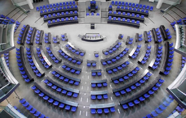 Noch herrscht ghnende Leere im Plenar...neue Bundestag  seine erste Sitzung.    | Foto: afp/dpa