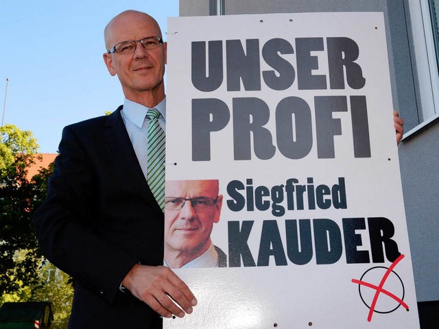 Siegfried Kauder wirbt fr sich, die CDU fehlt auf seinem Schild.  | Foto: dpa