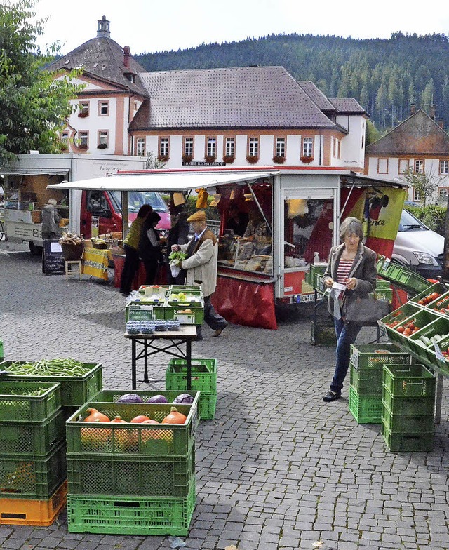 Der Wochenmarkt findet derzeit auf dem.... Vielleicht bleibt das dauerhaft so.   | Foto: Sebastian Barthmes