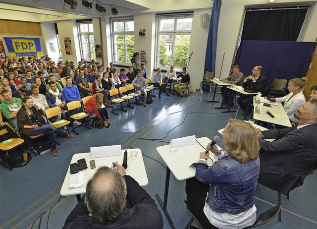 Schler fragen, Kandidaten antworten im Goethe-Gymnasium.  | Foto: Michael Bamberger