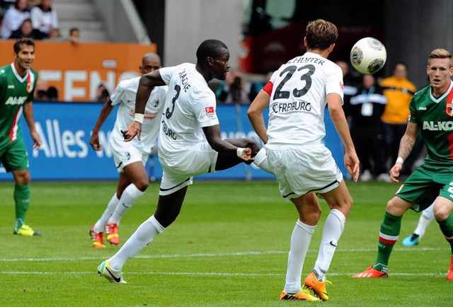 Gekmpft und doch verloren. Der SC Freiburg unterliegt FC Augsburg 1:2.  | Foto: Michael Heuberger