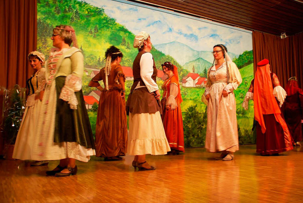 Die mittelalterlichen Tnze der Raitbacher Frauen waren ein Hhepunkt des Festaktes