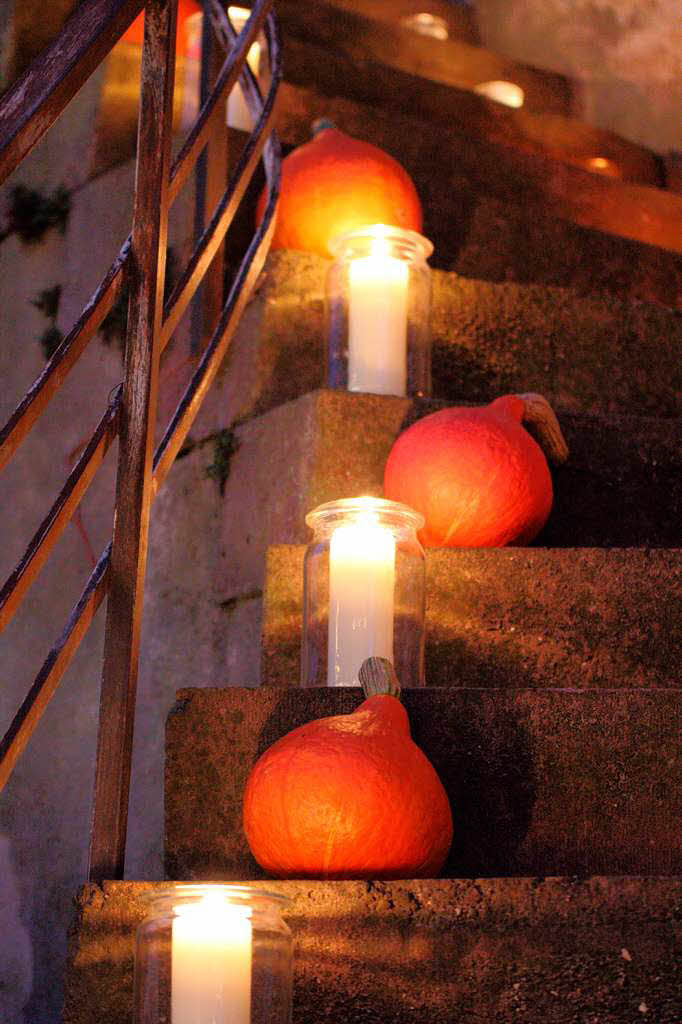 Stimmungsvolle Lichternacht in Endingen. Treppenaufgang an der St. Martinskirche.