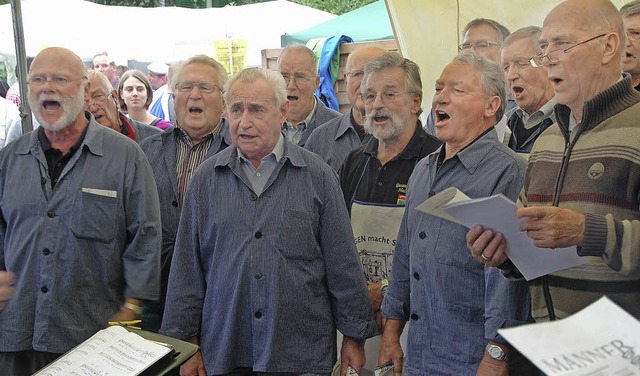 Die Snger des Gesangvereins unterhiel...im Winzerfest mit geselligen Liedern.   | Foto: Ounas-Krusel