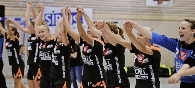 Die Hnde zum Himmel: Die HSG-Handball...enen Saisonstart in der Dritten Liga.   | Foto: Patrick Seeger