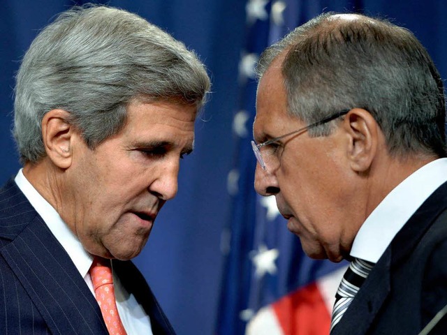 Kompromiss gefunden: John Kerry (links)  und Sergej Lawrow   | Foto: dpa