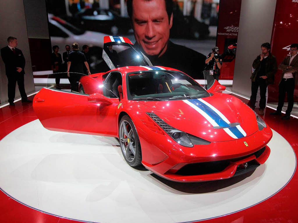 Rot wie so viele Autos von Ferrari: In Frankfurt hat der Sportwagenghersteller den auf 445kW/605PS gebrachten 458 Speciale aufs Podest geschoben.
